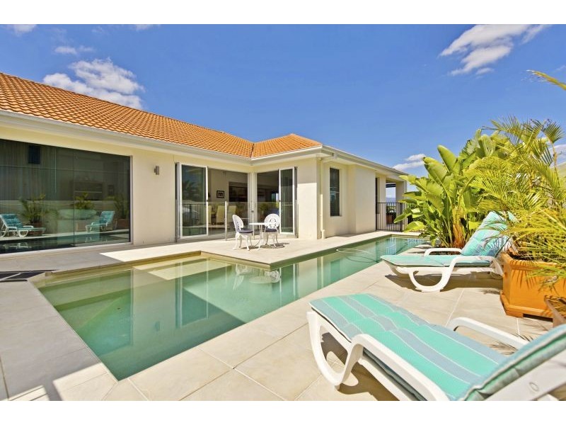 3129 Riverleigh Drive, Hope Island QLD 4212