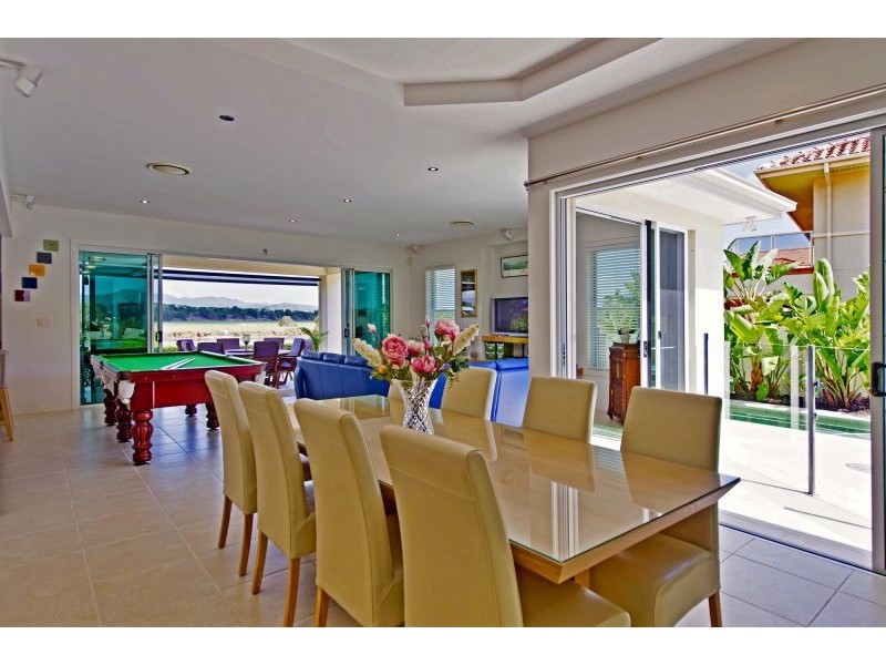 3129 Riverleigh Drive, Hope Island QLD 4212