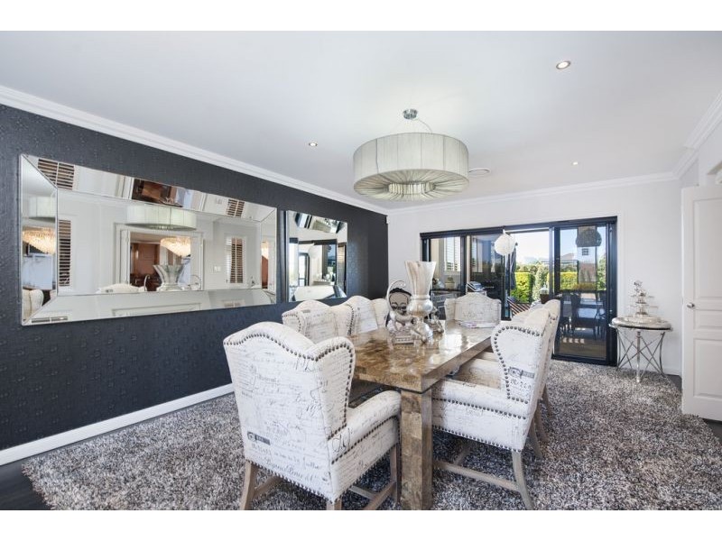 2318 Cressbrook Drive, Hope Island QLD 4212