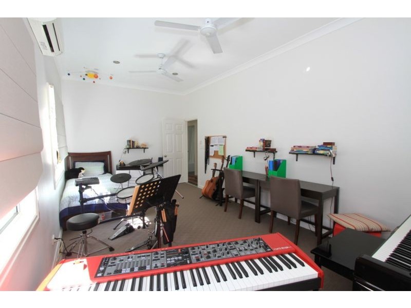 23 Murray St, Sandgate QLD 4017