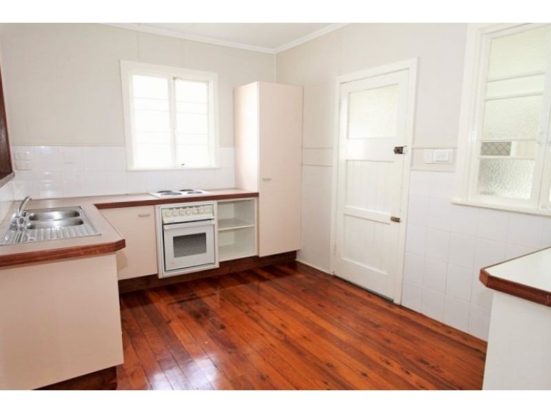19 Elizabeth Ave, Clontarf QLD 4019