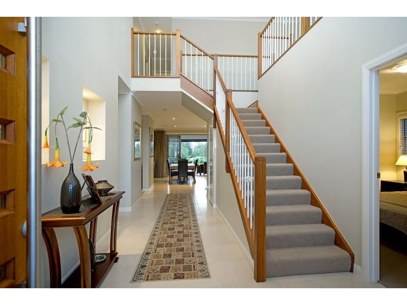 9103 Peter Senior Dr, Hope Island QLD 4212