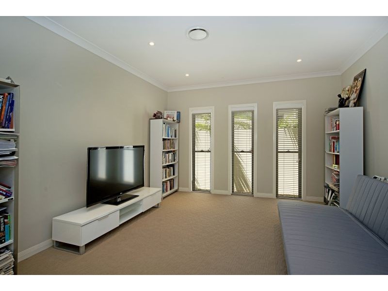 9103 Peter Senior Dr, Hope Island QLD 4212