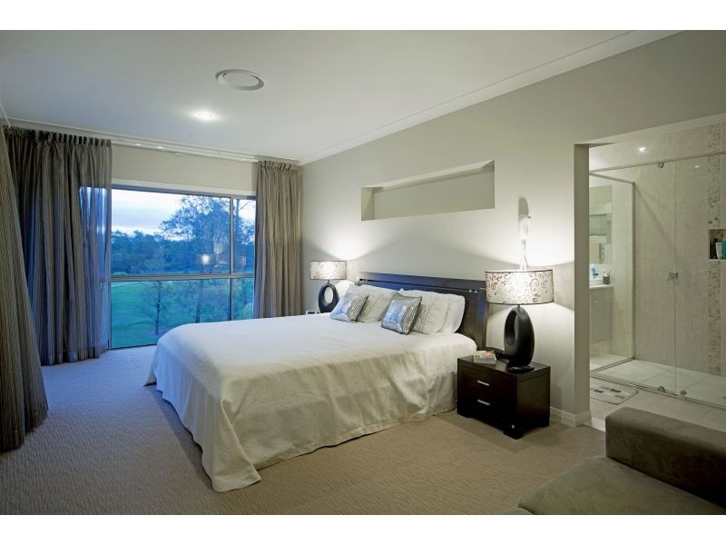 9103 Peter Senior Dr, Hope Island QLD 4212