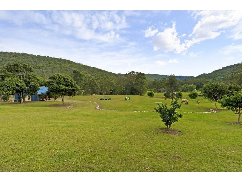 118 Crest Hill Dr, Wongawallan QLD 4210
