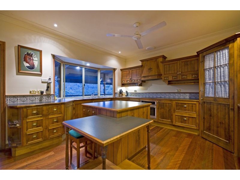 118 Crest Hill Dr, Wongawallan QLD 4210