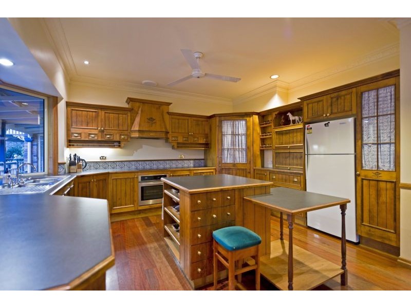 118 Crest Hill Dr, Wongawallan QLD 4210
