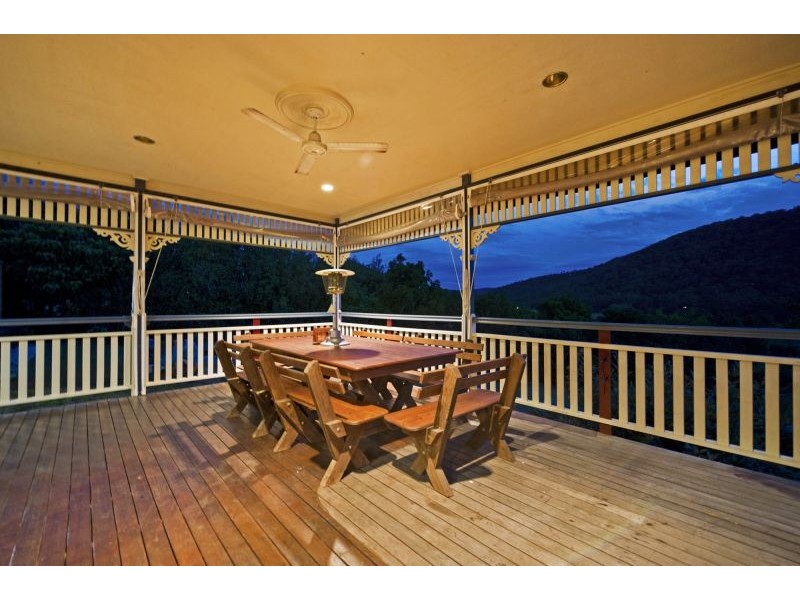 118 Crest Hill Dr, Wongawallan QLD 4210