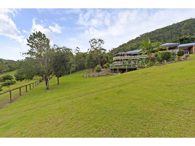 118 Crest Hill Dr, Wongawallan QLD 4210