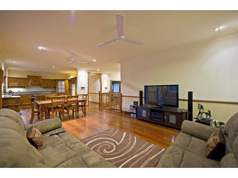 118 Crest Hill Dr, Wongawallan QLD 4210
