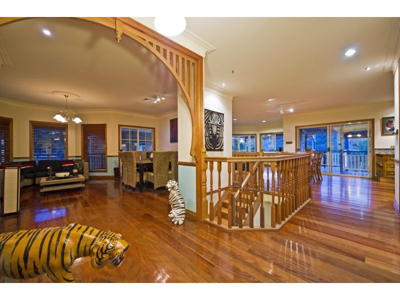 118 Crest Hill Dr, Wongawallan QLD 4210