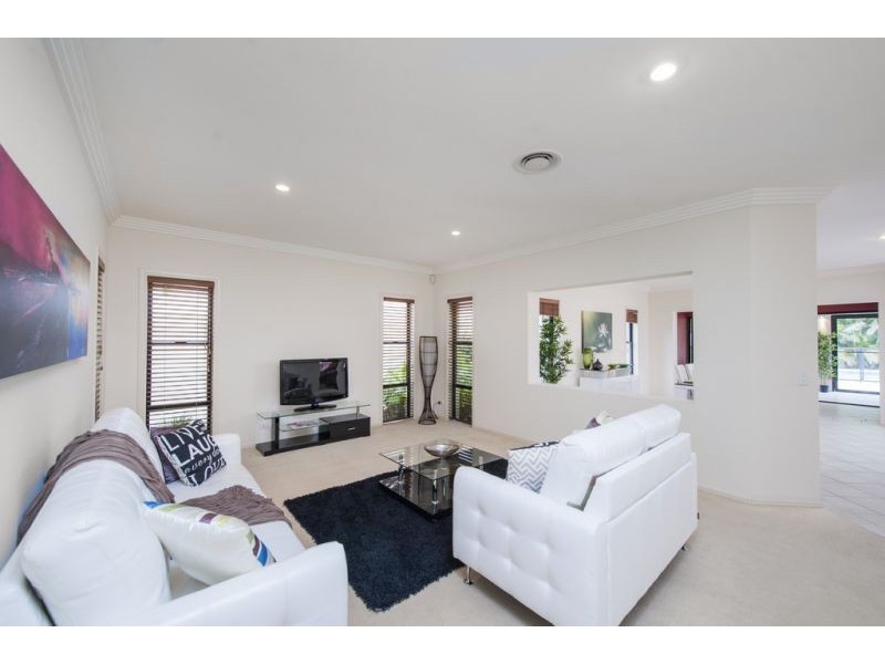 8395 Magnolia Drive East, Hope Island QLD 4212