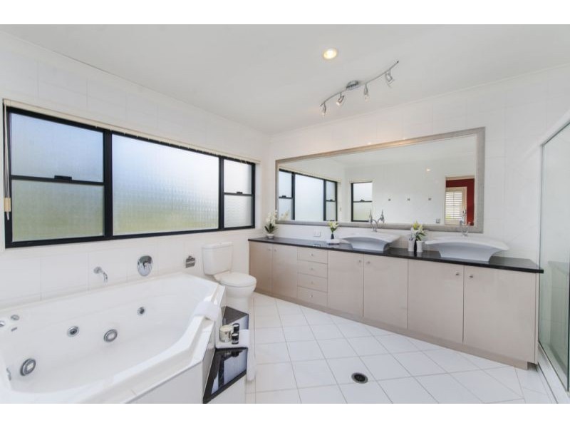 8395 Magnolia Drive East, Hope Island QLD 4212