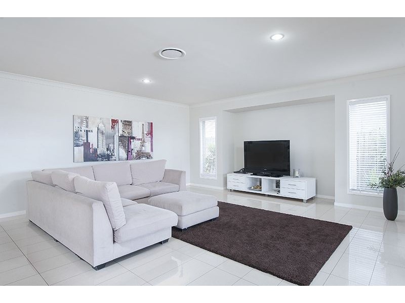 36 Temple Island Ct, Oxenford QLD 4210