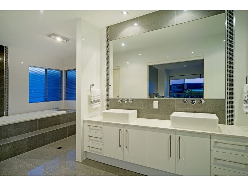 47 Harbourvue Ct, Helensvale QLD 4212