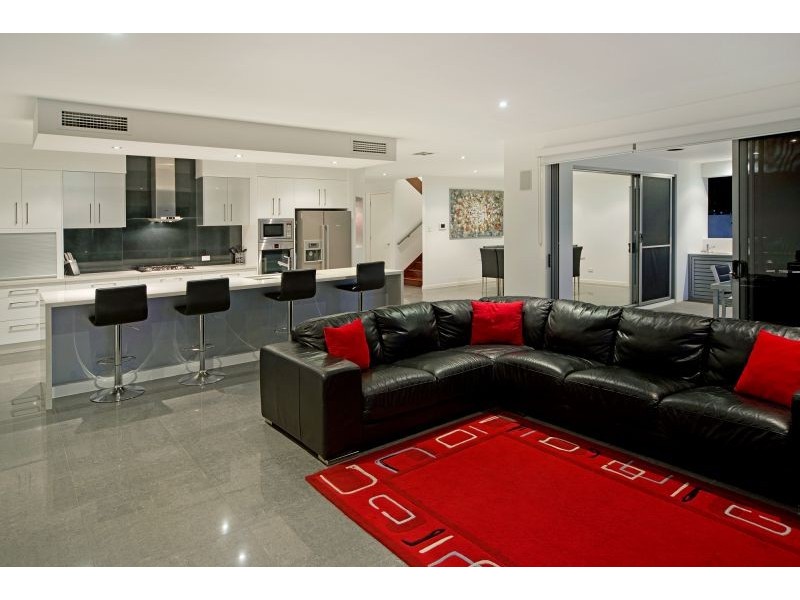 47 Harbourvue Ct, Helensvale QLD 4212