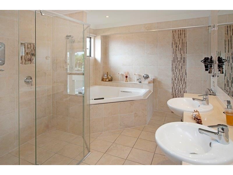 2305 Belmont East, Hope Island QLD 4212