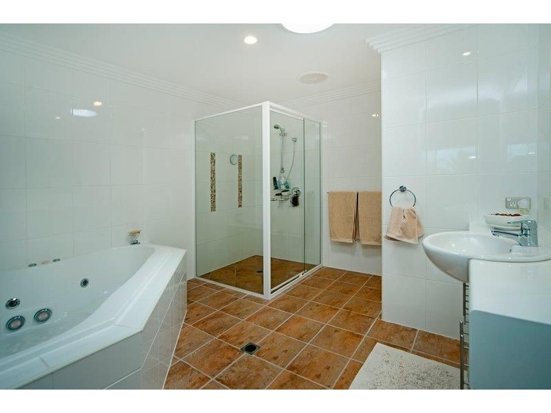 2305 Belmont East, Hope Island QLD 4212