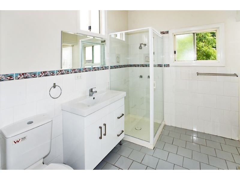 6 Caroline Street, Woody Point QLD 4019