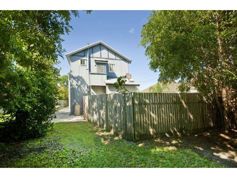 6 Caroline Street, Woody Point QLD 4019