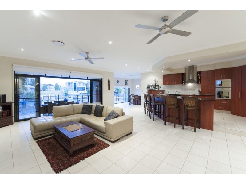 23 Ferrymans Ct, Helensvale QLD 4212