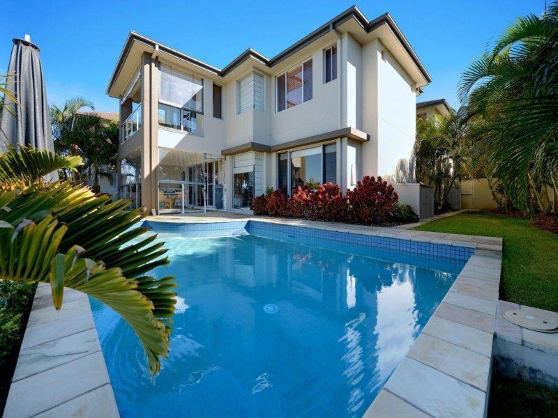 2302 Belmont Court East, Hope Island QLD 4212