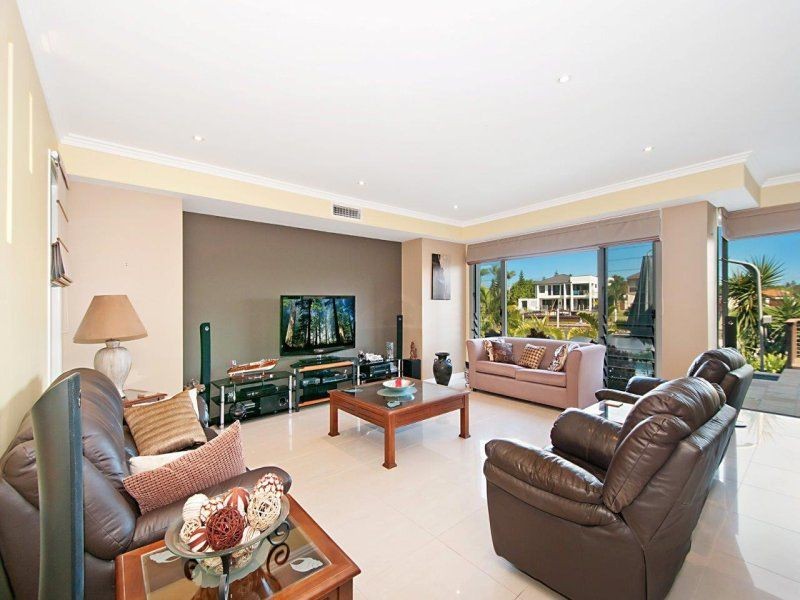 2302 Belmont Court East, Hope Island QLD 4212