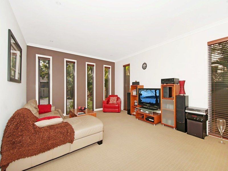 2302 Belmont Court East, Hope Island QLD 4212