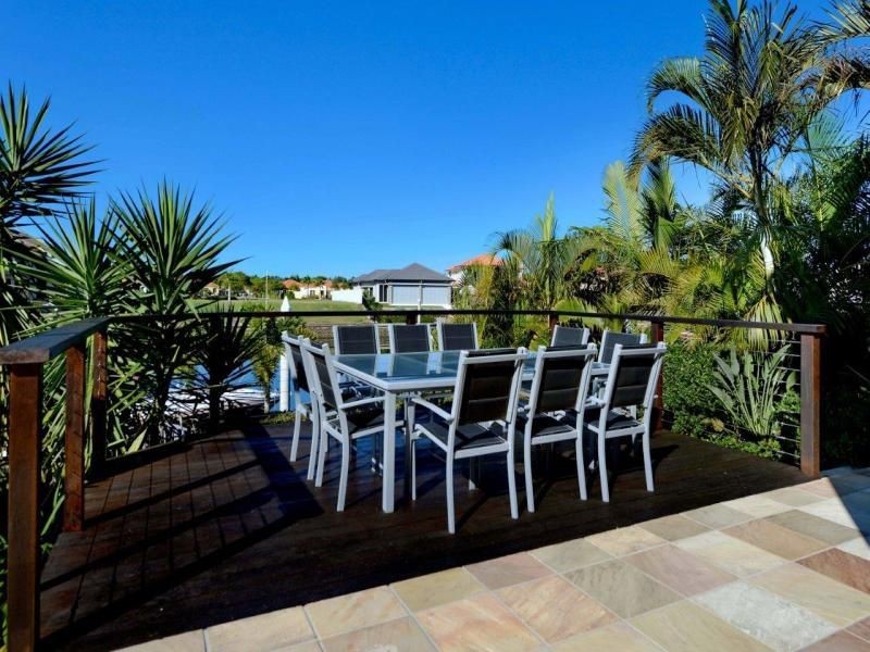 2302 Belmont Court East, Hope Island QLD 4212