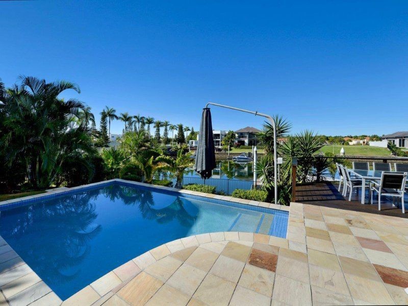 2302 Belmont Court East, Hope Island QLD 4212