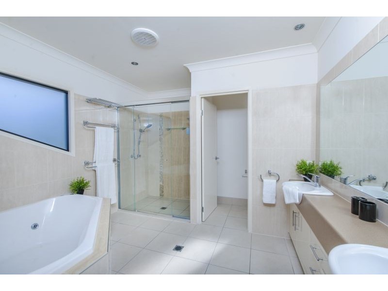 19 Ontario Court, Oxenford QLD 4210