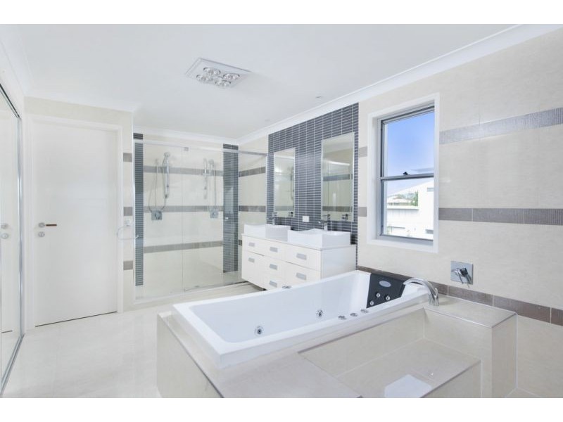 37 Coomera Ct, Helensvale QLD 4212