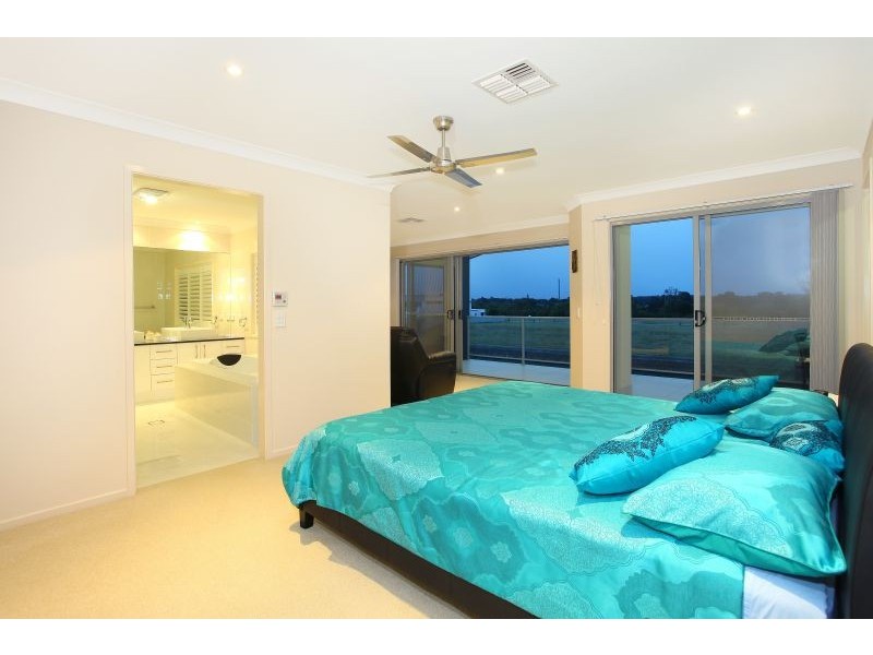 32 A Harbourvue Ct, Helensvale QLD 4212