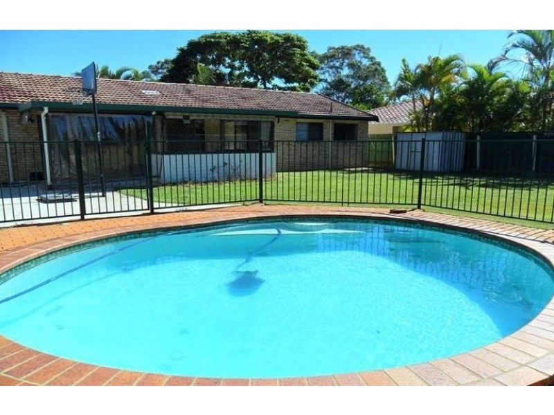 5 Launch Road, Mermaid Waters QLD 4218