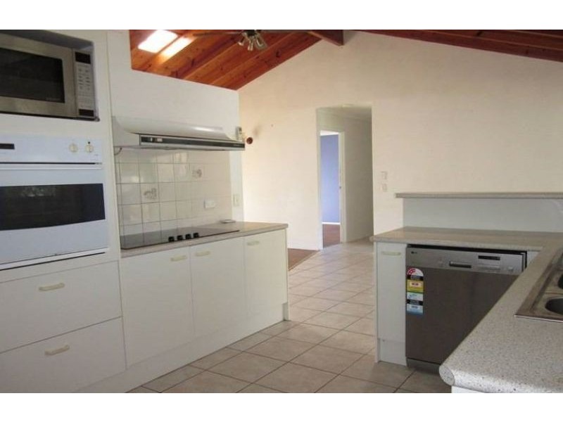 5 Launch Road, Mermaid Waters QLD 4218