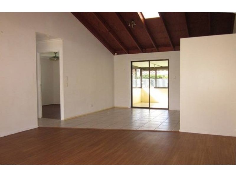 5 Launch Road, Mermaid Waters QLD 4218