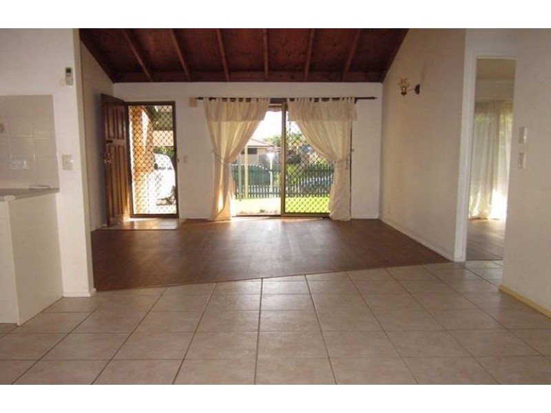 5 Launch Road, Mermaid Waters QLD 4218