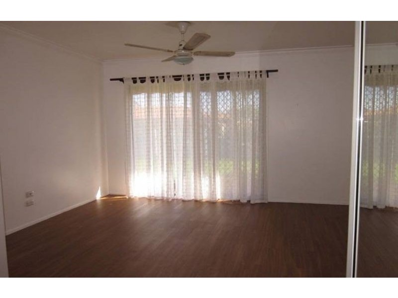 5 Launch Road, Mermaid Waters QLD 4218