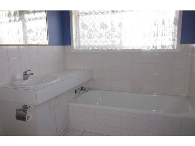 5 Launch Road, Mermaid Waters QLD 4218