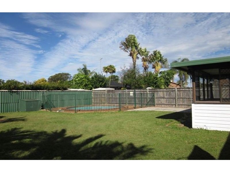 5 Launch Road, Mermaid Waters QLD 4218