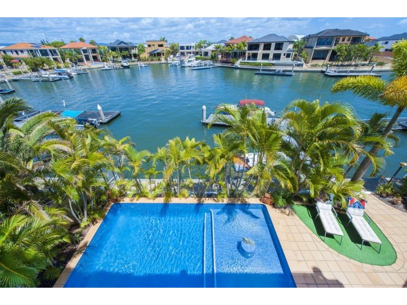 32 The Peninsula, Sovereign Islands QLD 4216