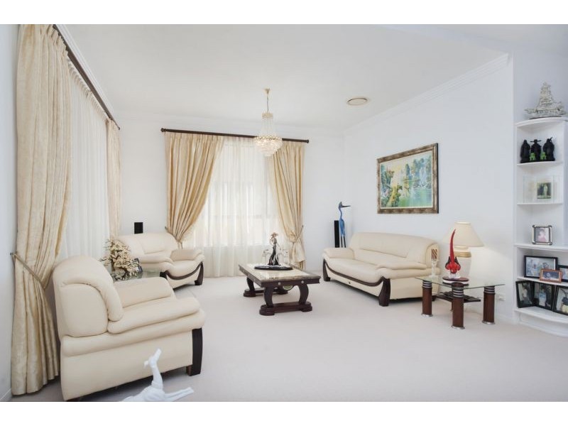 32 The Peninsula, Sovereign Islands QLD 4216