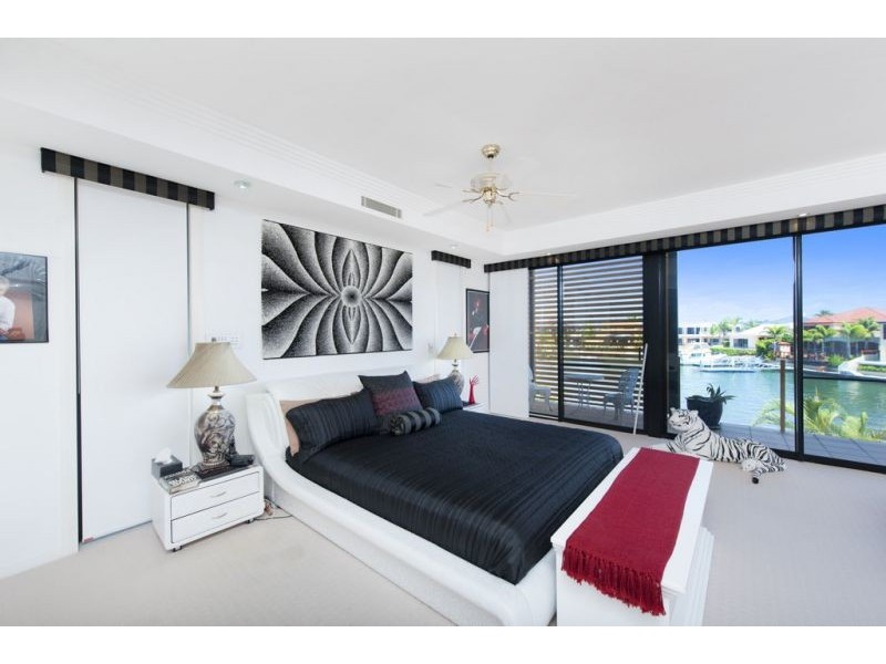 32 The Peninsula, Sovereign Islands QLD 4216