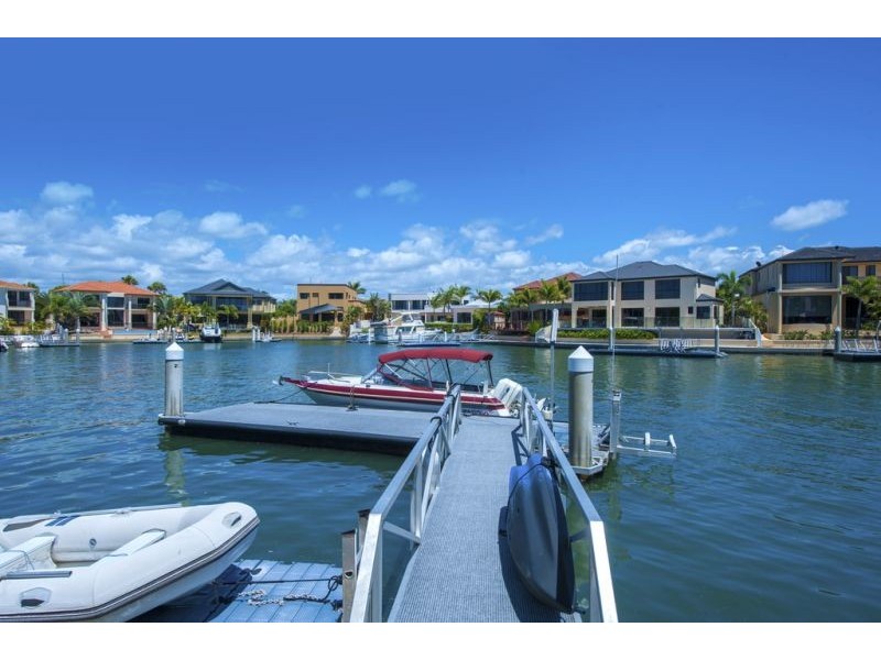 32 The Peninsula, Sovereign Islands QLD 4216