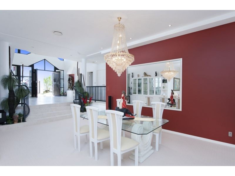 32 The Peninsula, Sovereign Islands QLD 4216