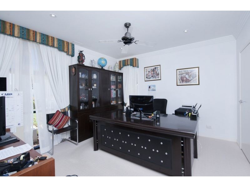 32 The Peninsula, Sovereign Islands QLD 4216