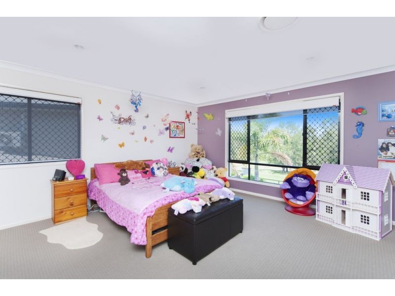 22 Riverside Tce, Windaroo QLD 4207