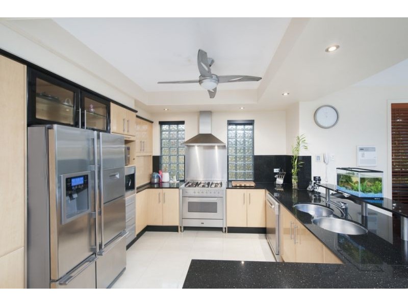 2339 Cressbrook Drive, Hope Island QLD 4212