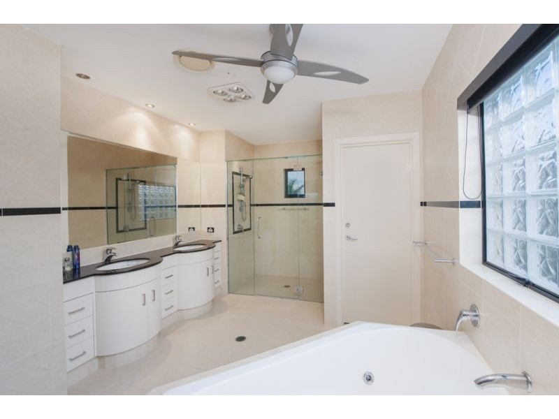 2339 Cressbrook Drive, Hope Island QLD 4212