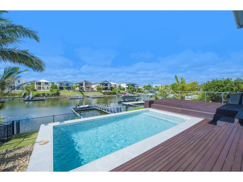 11 Ferrymans Ct, Helensvale QLD 4212